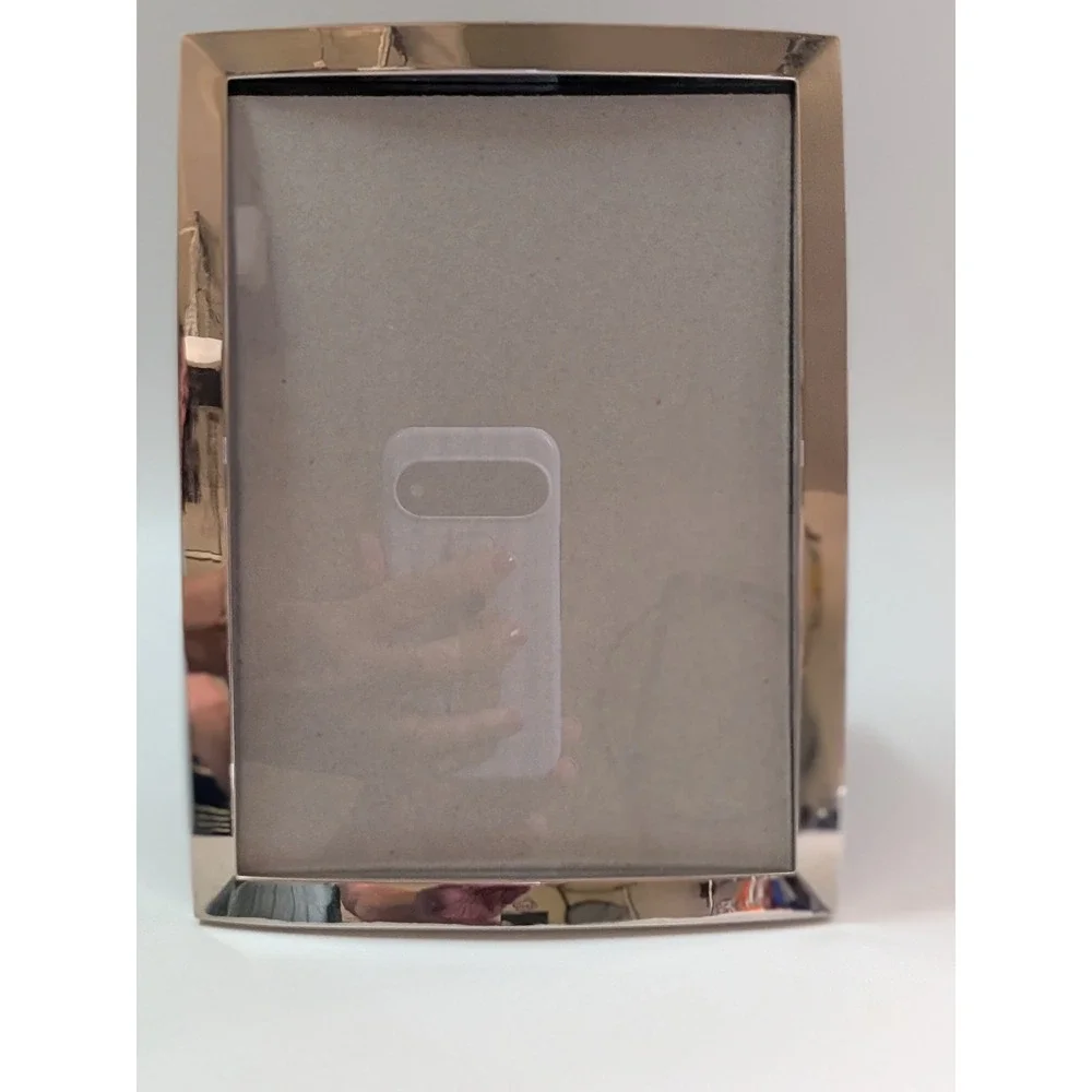 Crate & Barrel Umbra Eliza Silver Shiny 5x7 Photo Frame Modern Metal 448-478